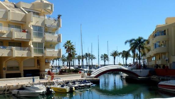 Appartement Coqueto En Puerto Marina Con Piscina